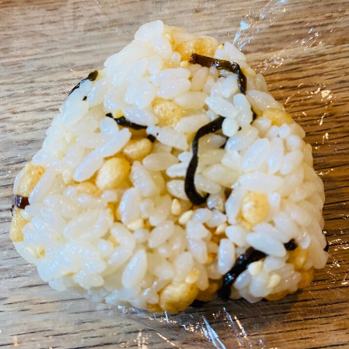 揚げ玉 塩昆布 いりごまのおにぎり レシピ 作り方 By Kimuキッチン O 楽天レシピ 揚げ玉 塩昆布 いりごまのおにぎり レシピ 作り方 By Kimuキッチン O 楽天レシピ